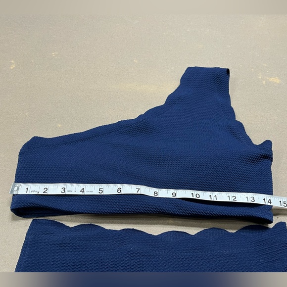 3/$30 New seersucker one shoulder two piece scalloped edges - Picture 8 of 10